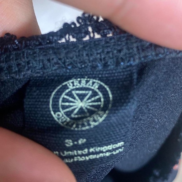 Black Mesh Dragon Mini Skirt
Dragon Print
Lace frill
Urban Outfitters Small - Picture 3 of 3